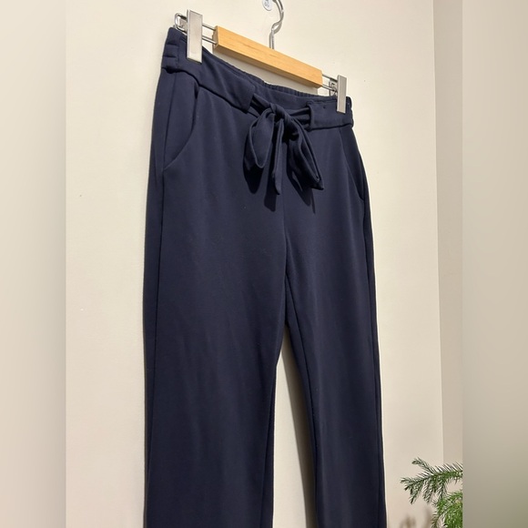 BADGLEY MISCHKA ~ dark navy tie front pants ~ size XS - Picture 3 of 9